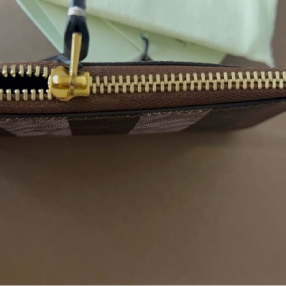 Burberry check coin case with chain - Picture 2 of 6